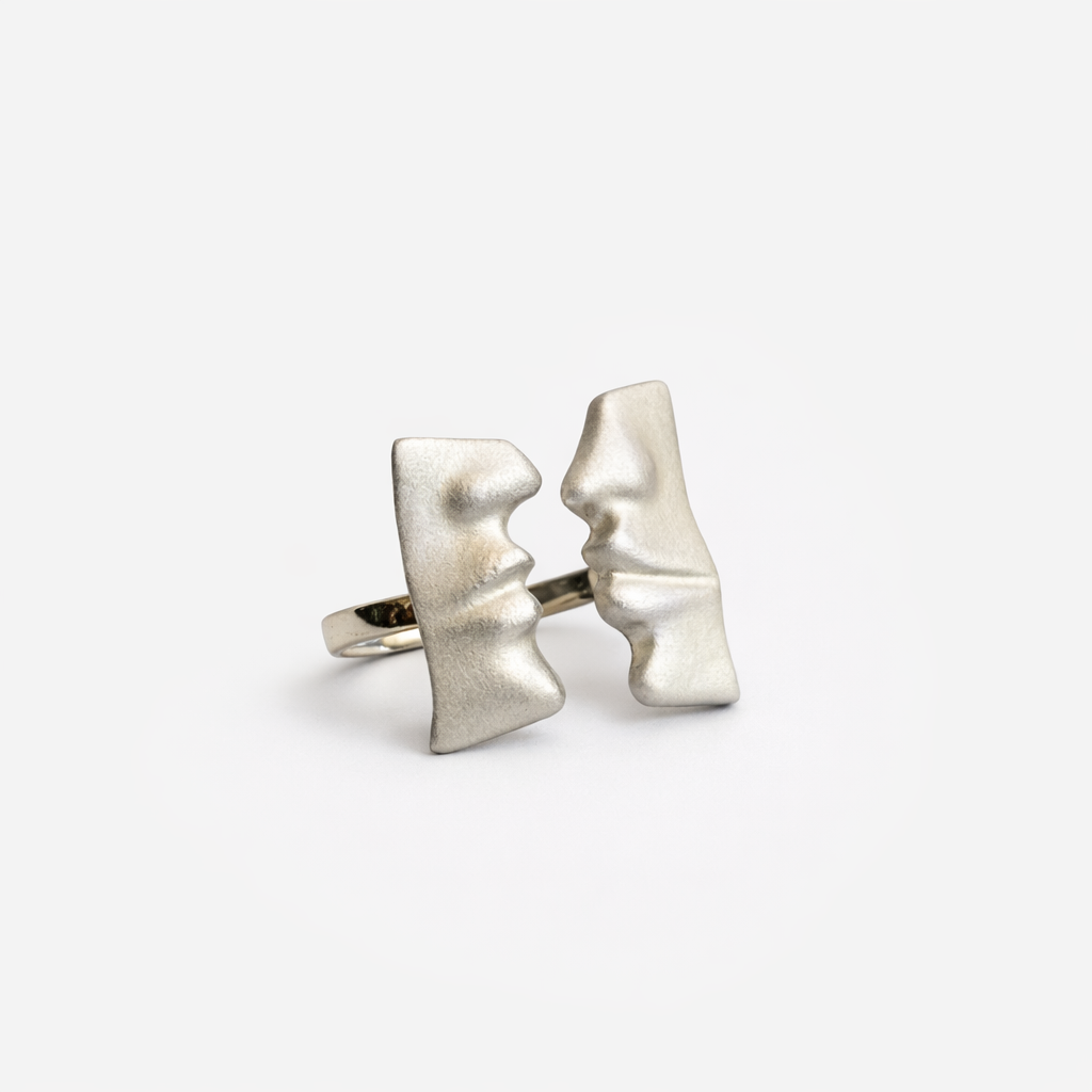 Kiss Ring