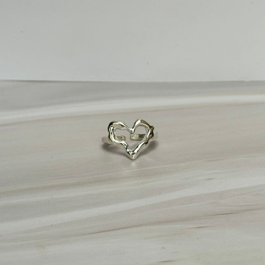 Amoura Ring