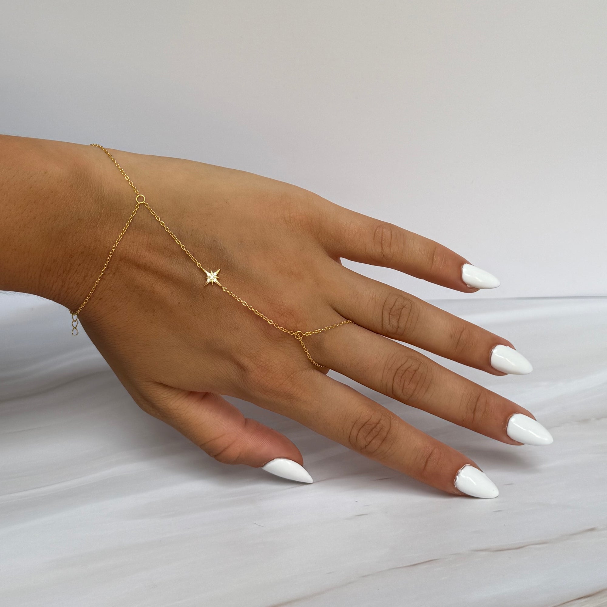 Estrella Hand Chain