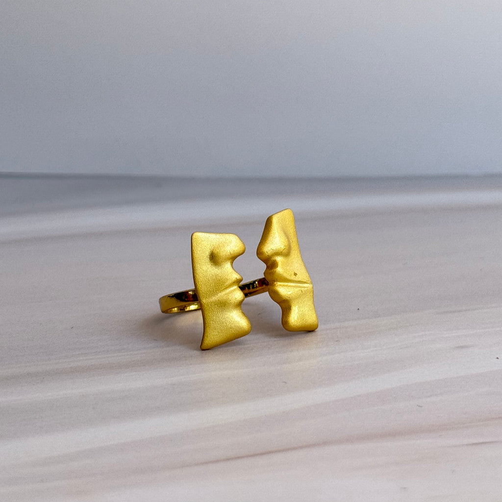 Kiss Ring