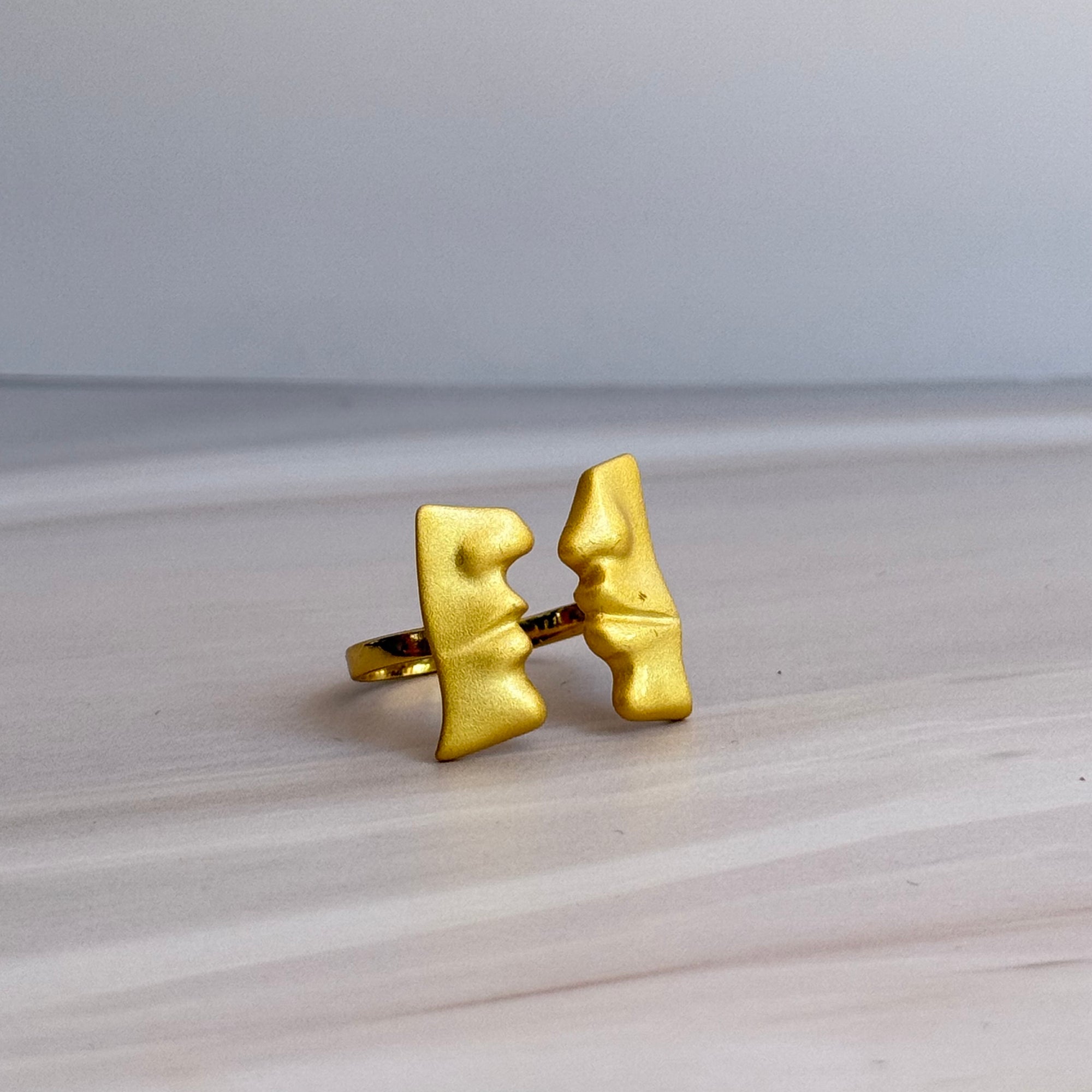 Kiss Ring