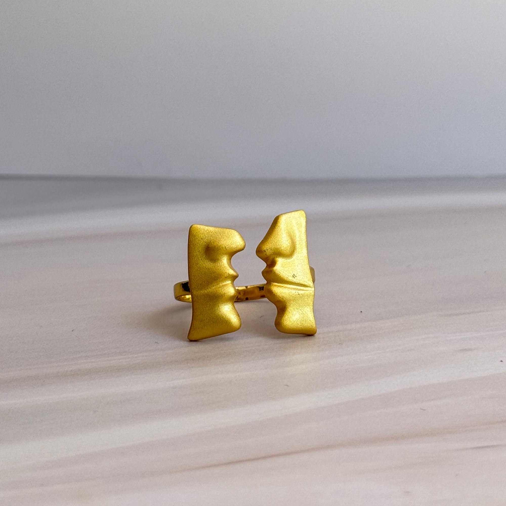 Kiss Ring