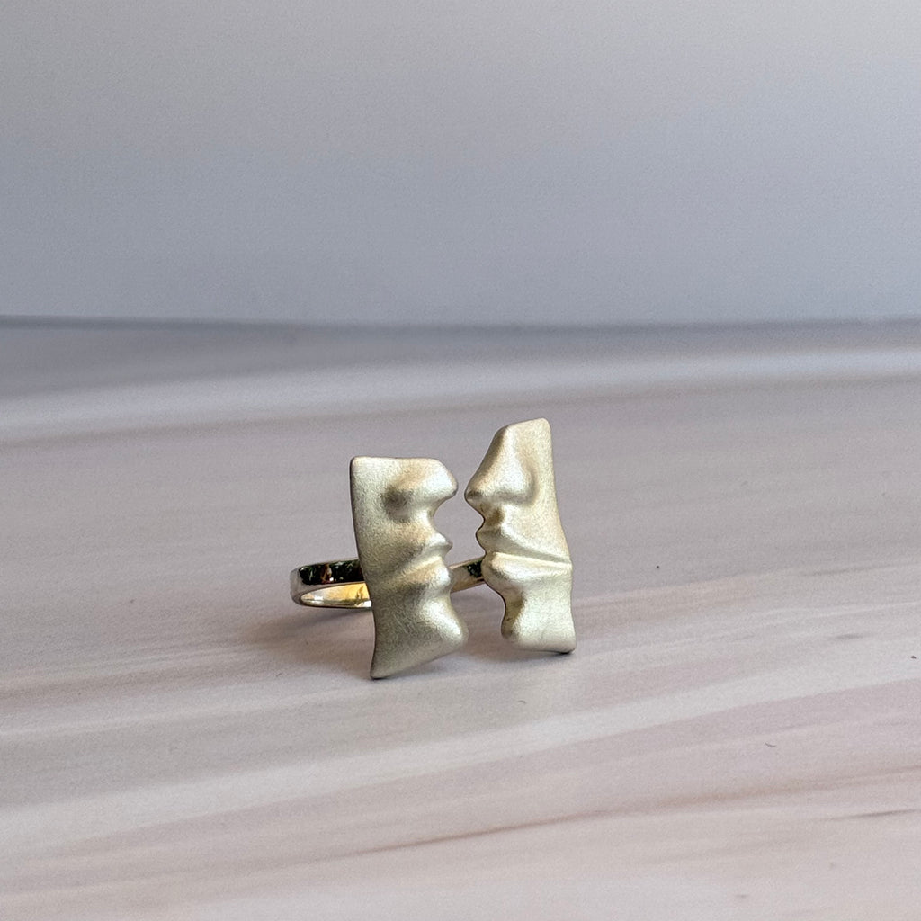 Kiss Ring