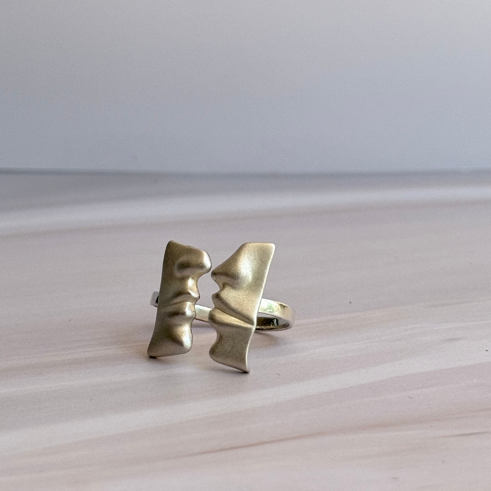 Kiss Ring