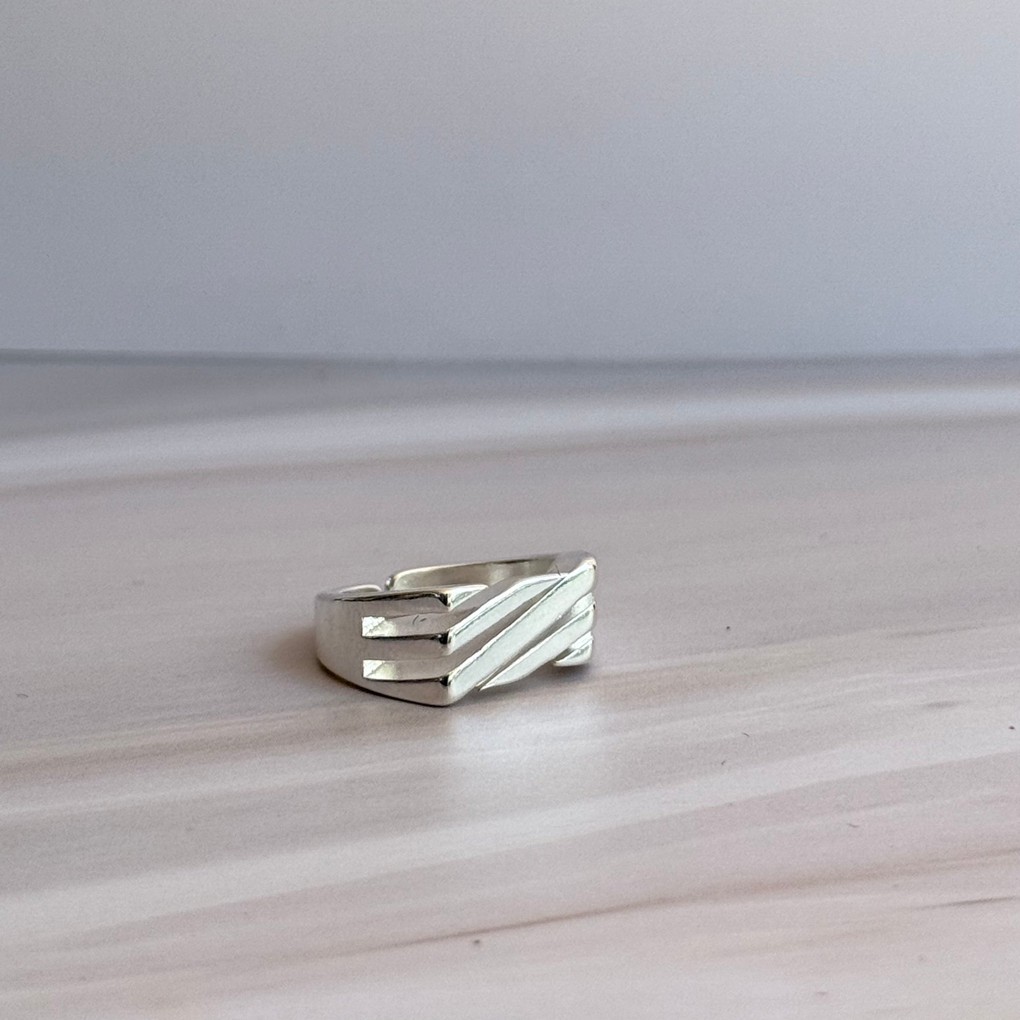 Curve Flow Ring