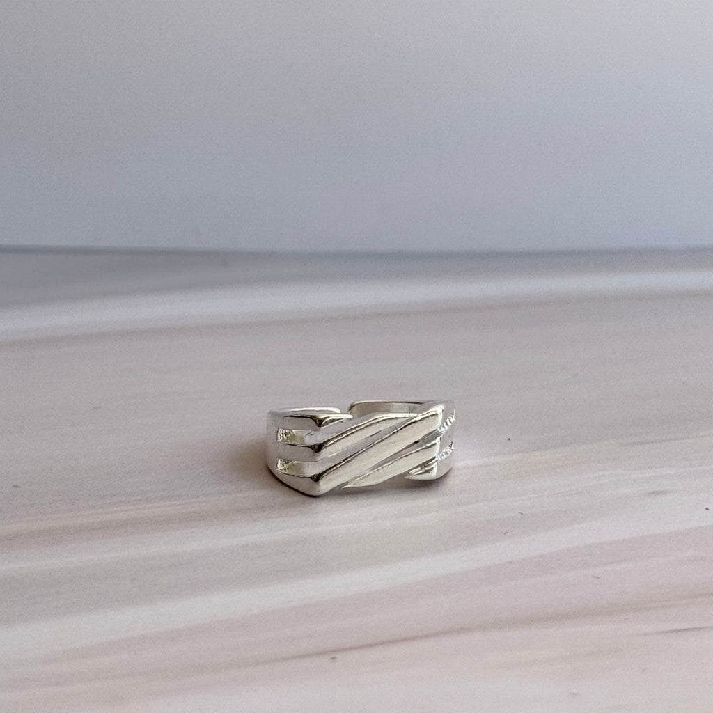Curve Flow Ring
