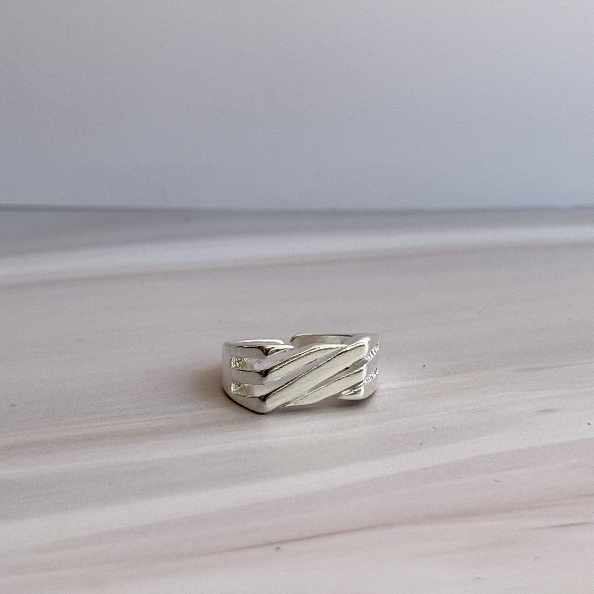 Curve Flow Ring