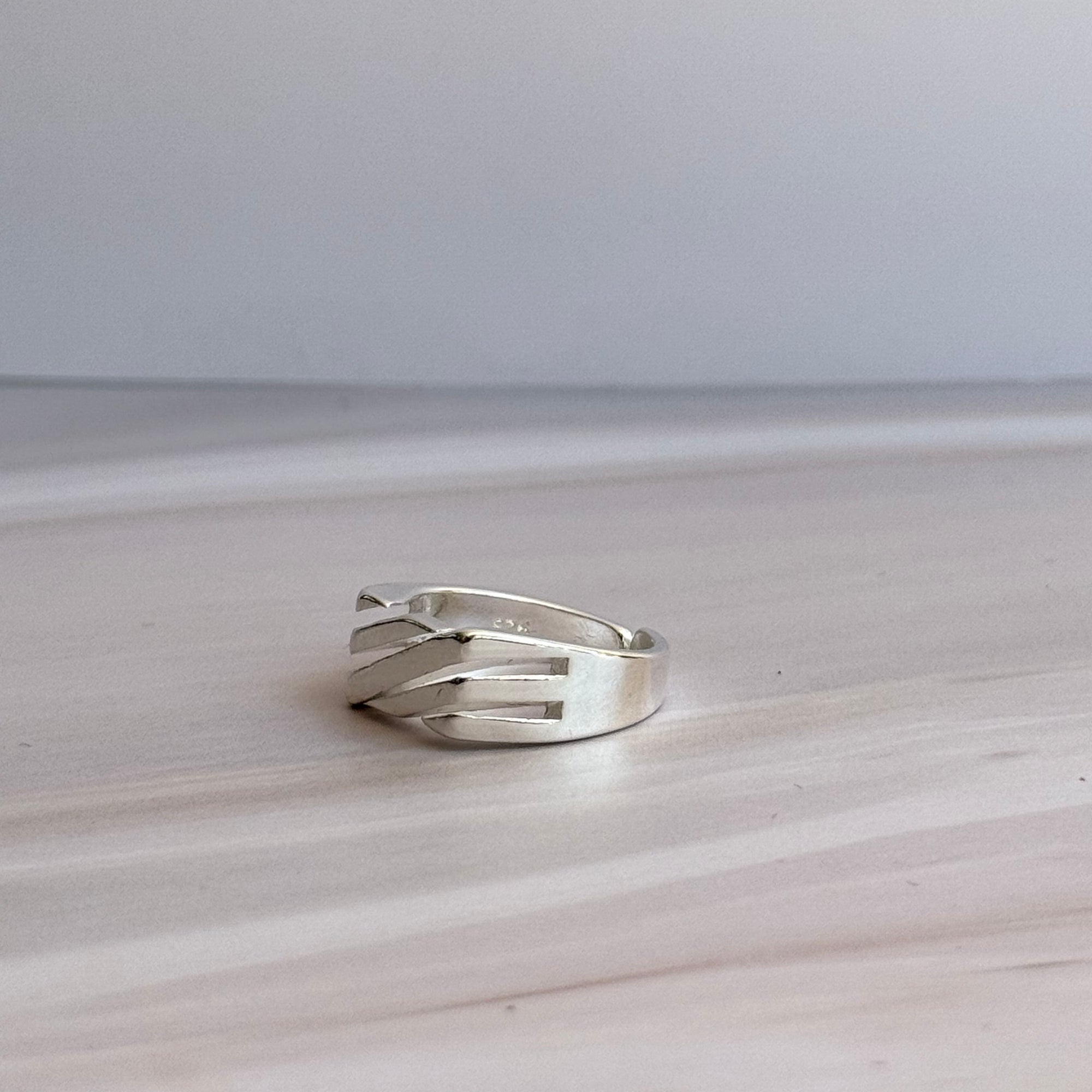 Curve Flow Ring