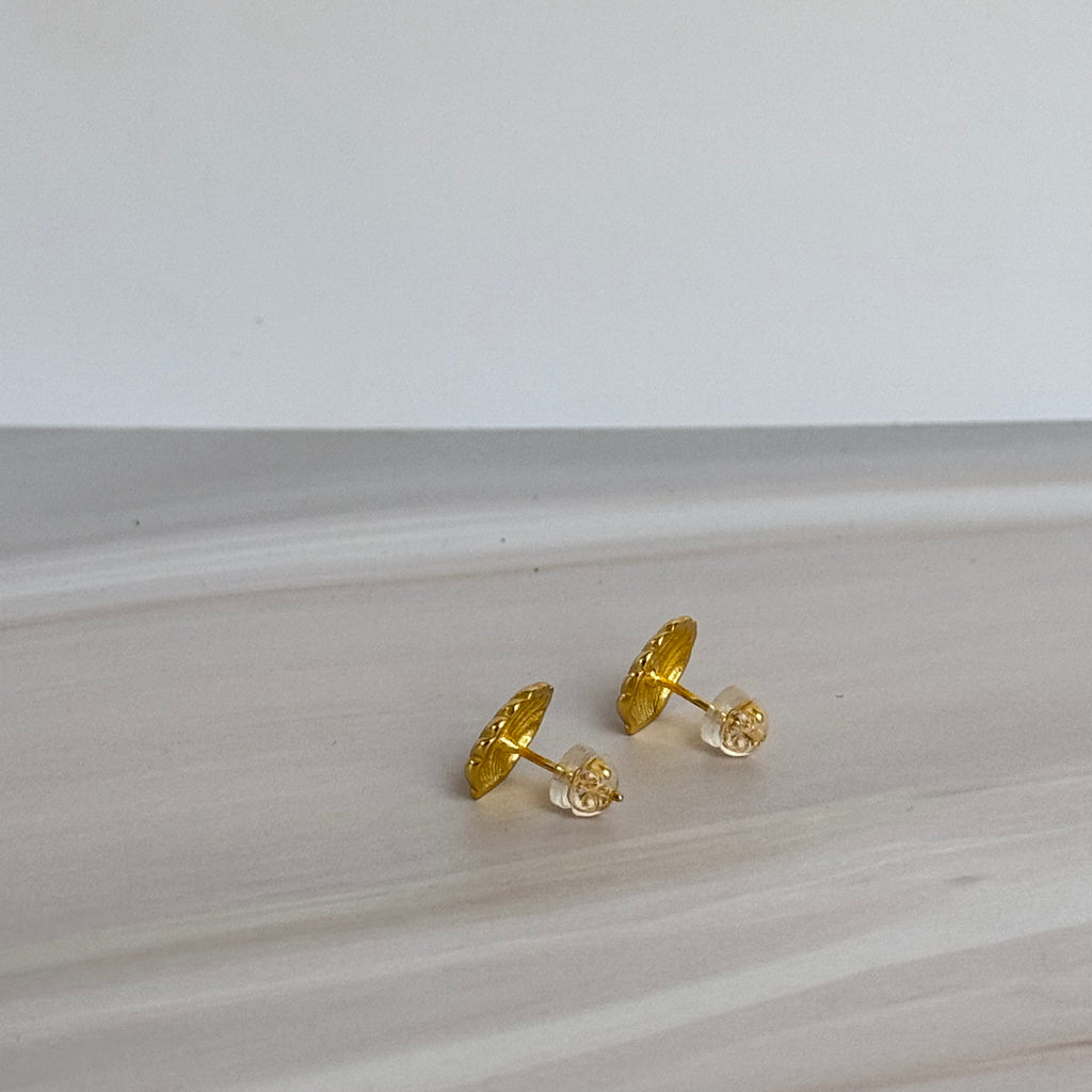 Ariel Studs