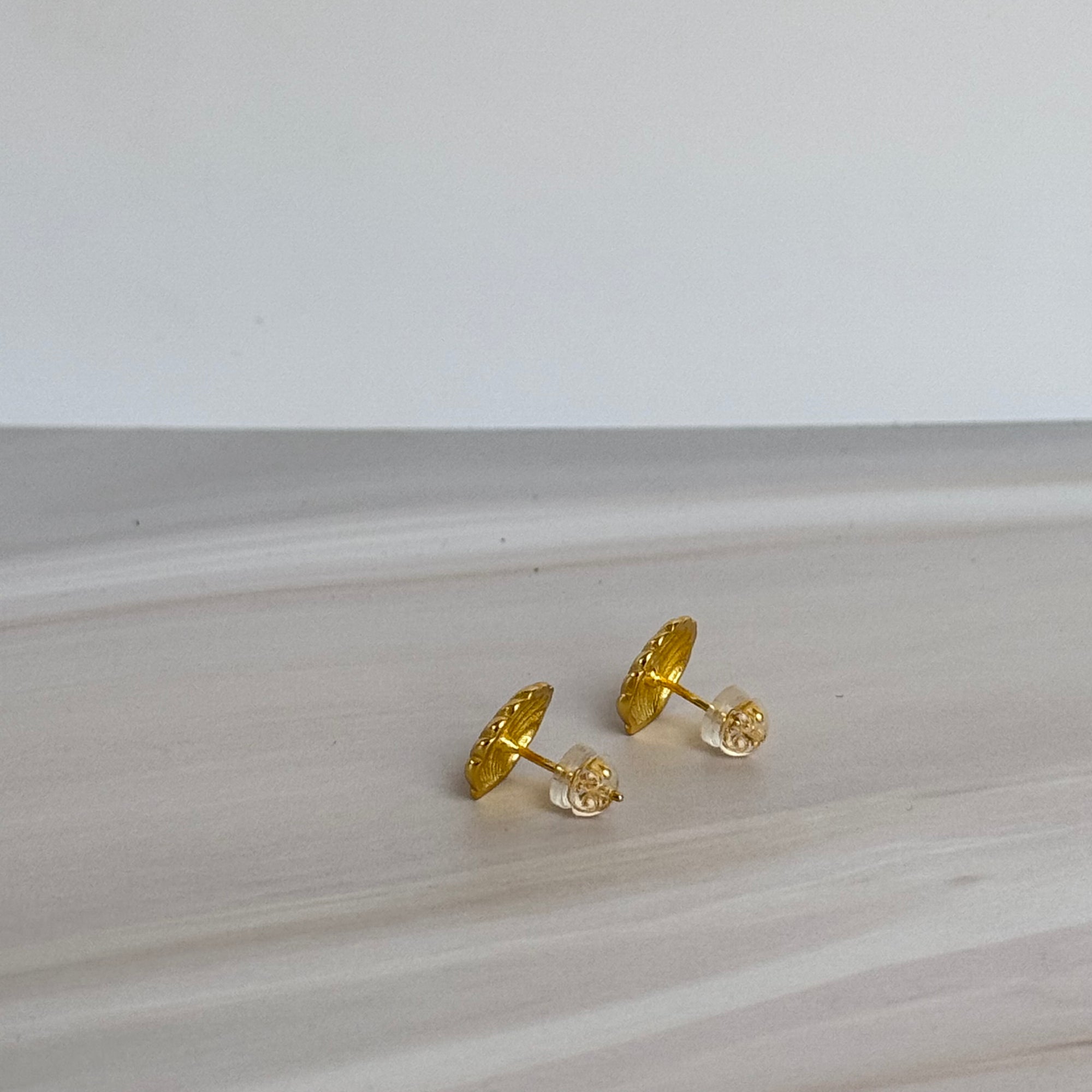 Ariel Studs